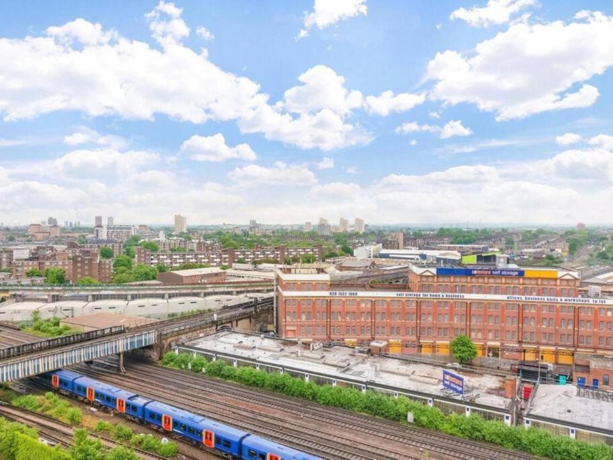 Apartment 3 Bedroom Penthouse With Private Terrace, Battersea, Nine Elms London