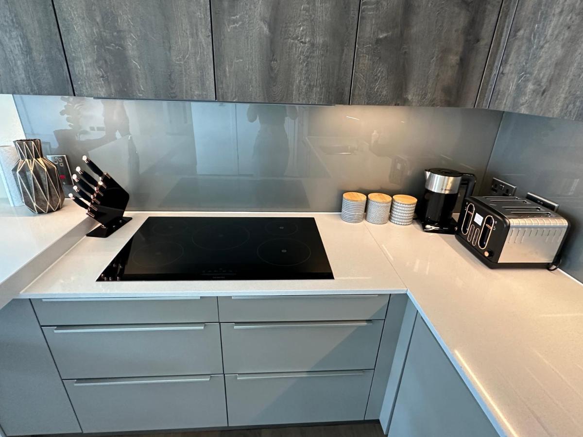 3 Bedroom Penthouse With Private Terrace, Battersea, Nine Elms *