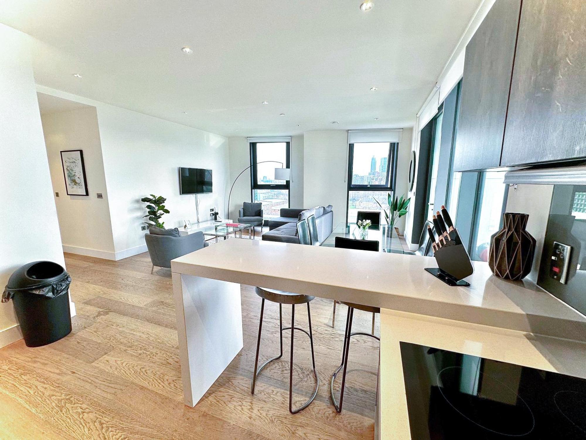 3 Bedroom Penthouse With Private Terrace, Battersea, Nine Elms * London