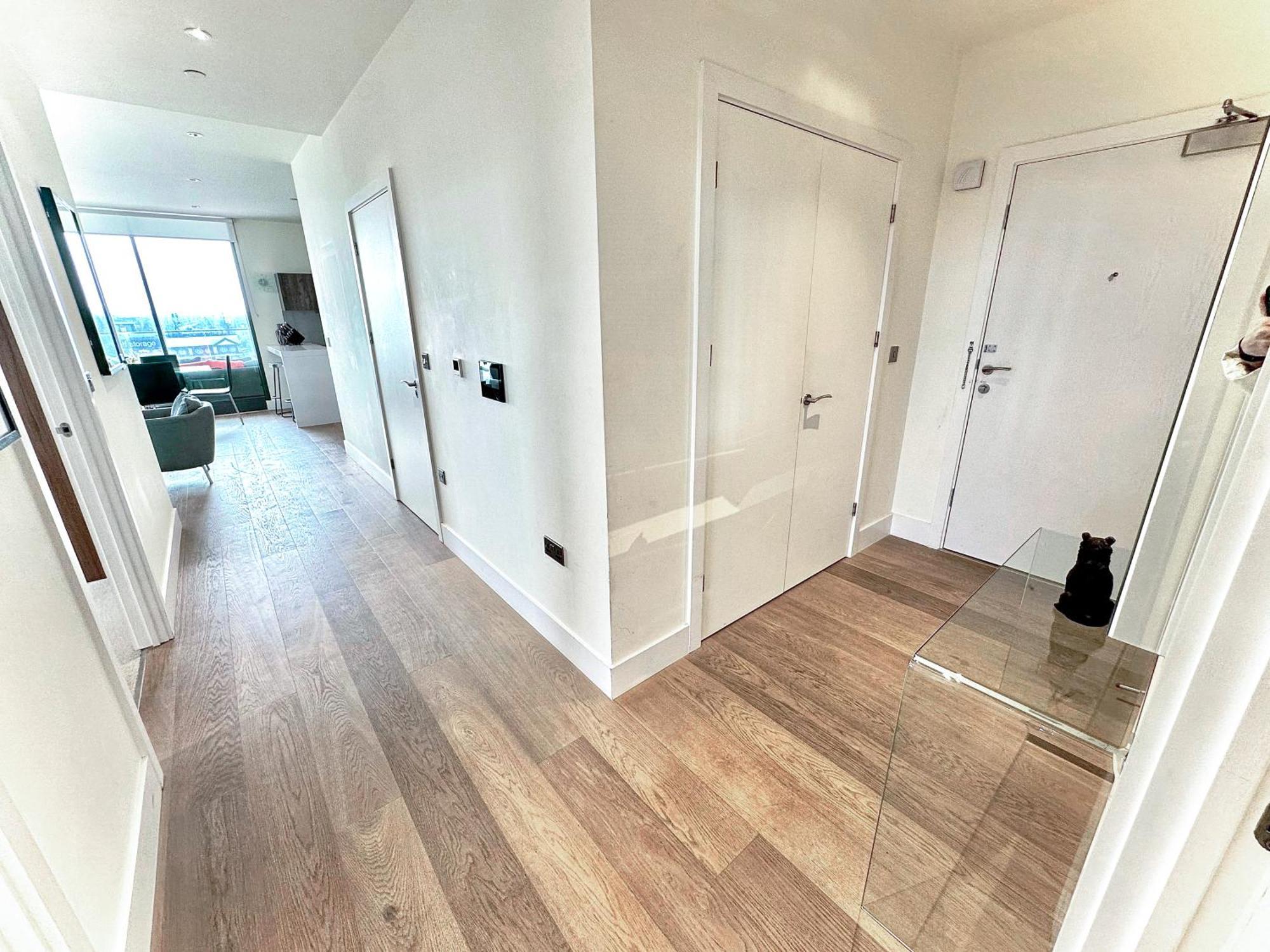 3 Bedroom Penthouse With Private Terrace, Battersea, Nine Elms London