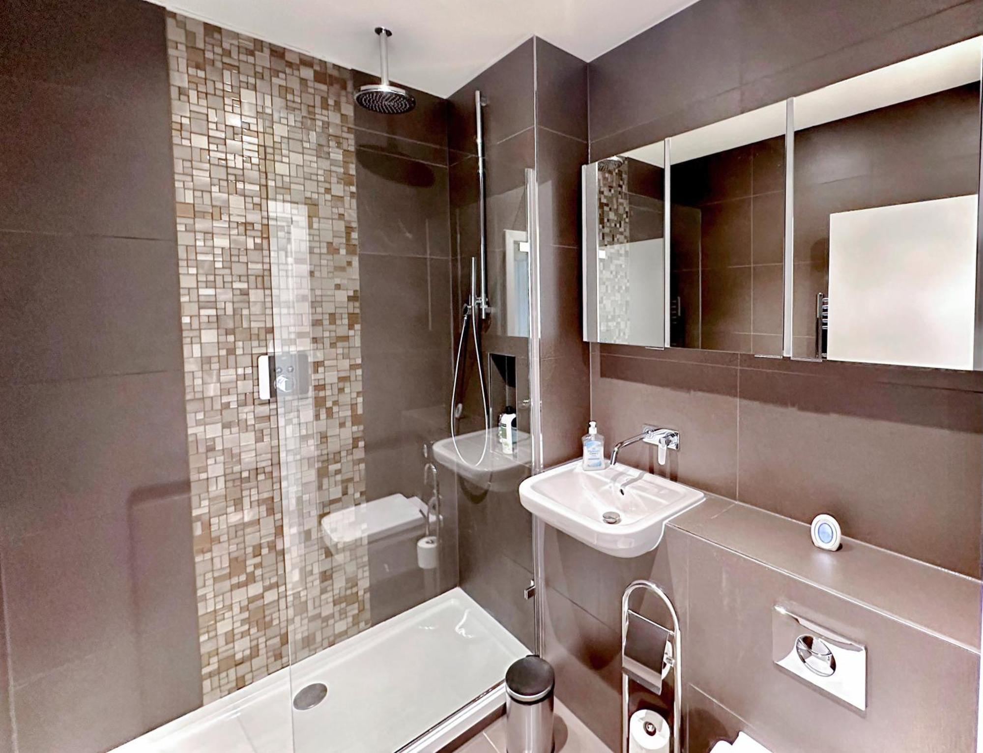 Apartment 3 Bedroom Penthouse With Private Terrace, Battersea, Nine Elms