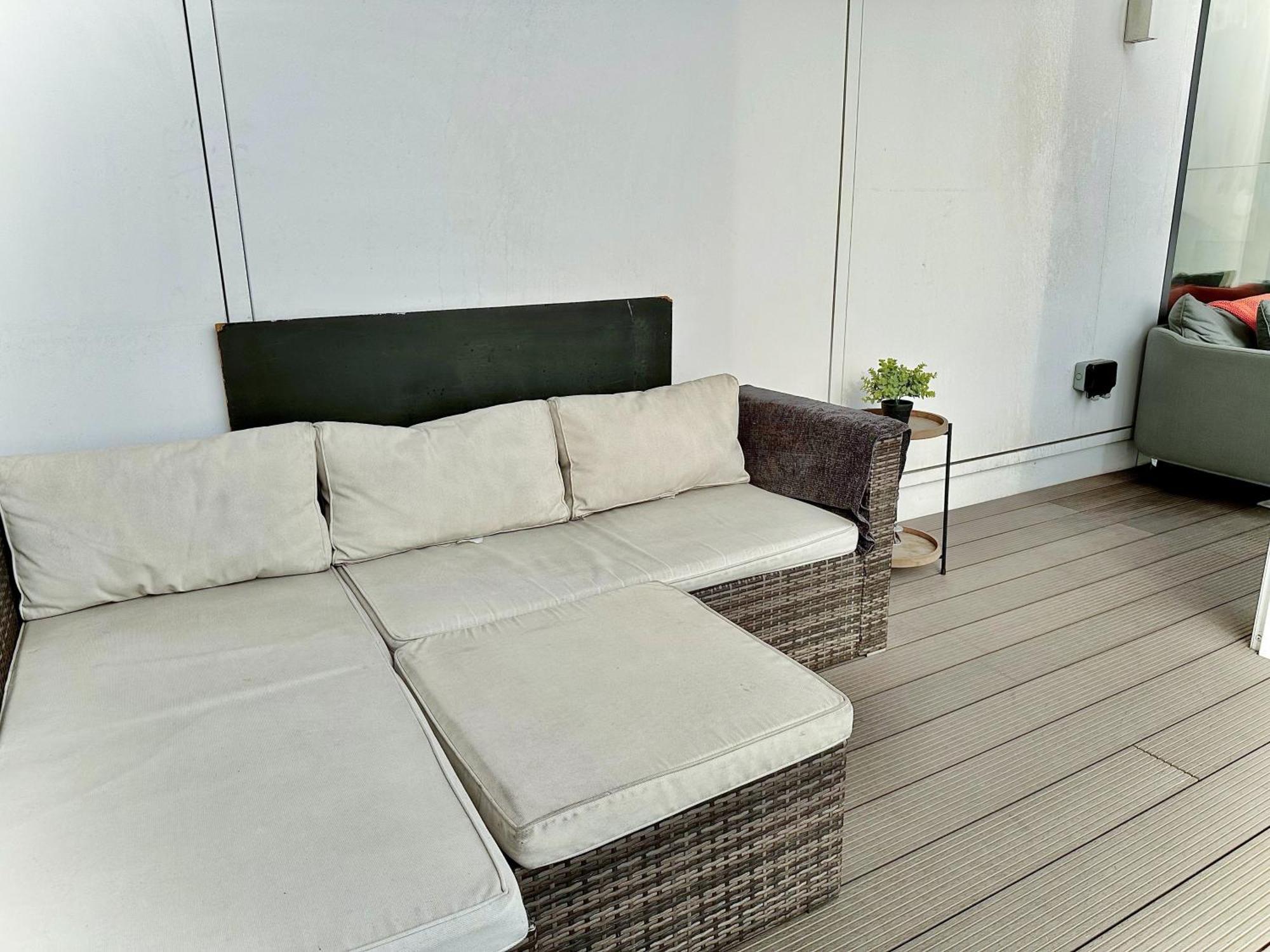 Apartment 3 Bedroom Penthouse With Private Terrace, Battersea, Nine Elms *
