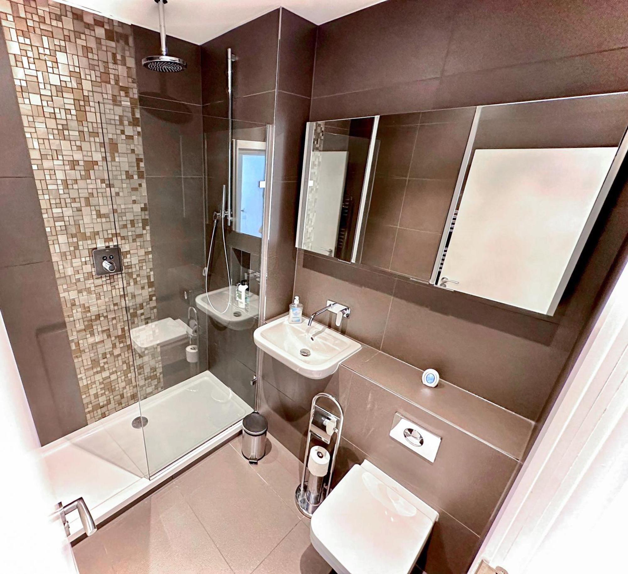 3 Bedroom Penthouse With Private Terrace, Battersea, Nine Elms *