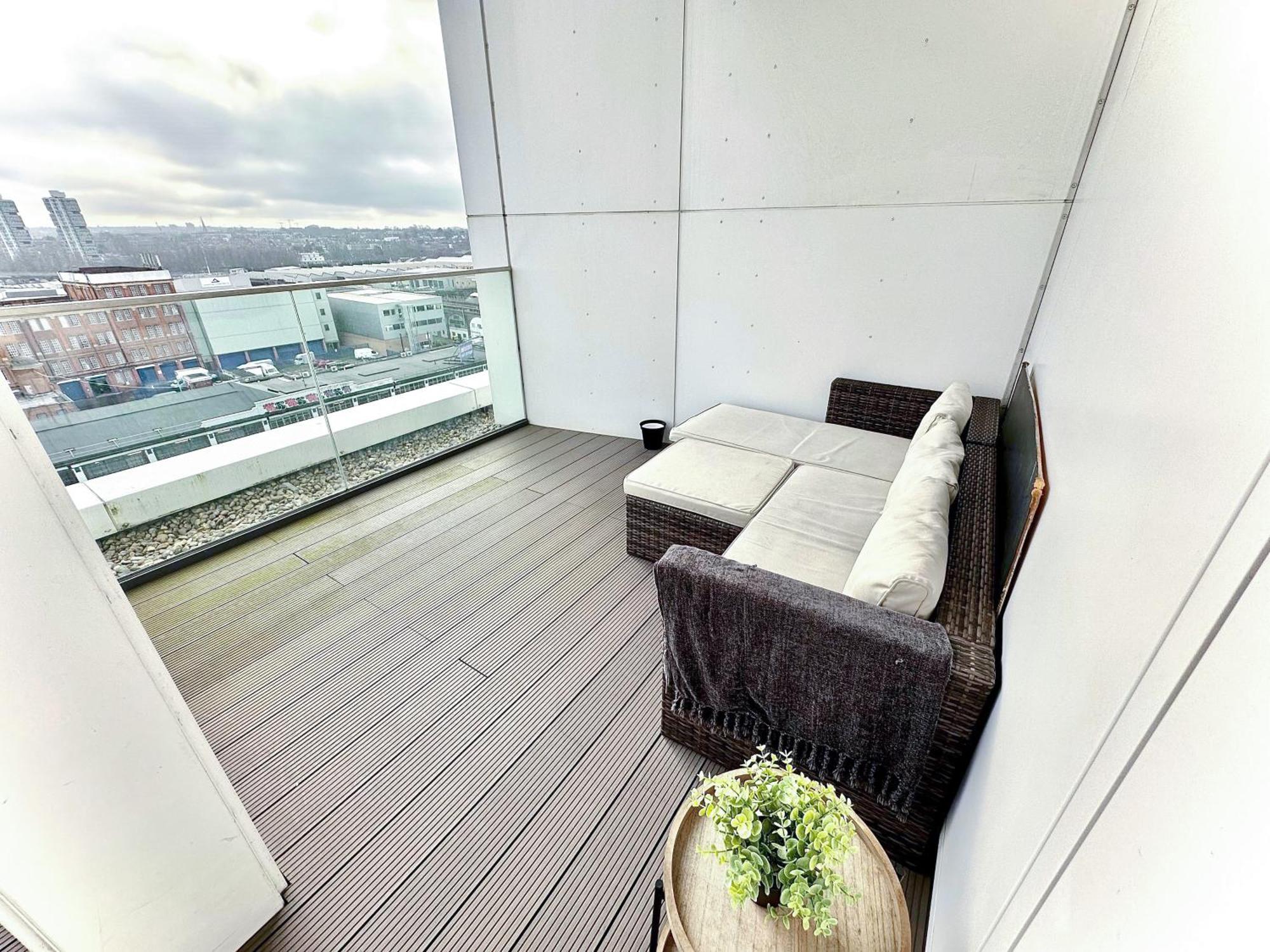 Apartment 3 Bedroom Penthouse With Private Terrace, Battersea, Nine Elms