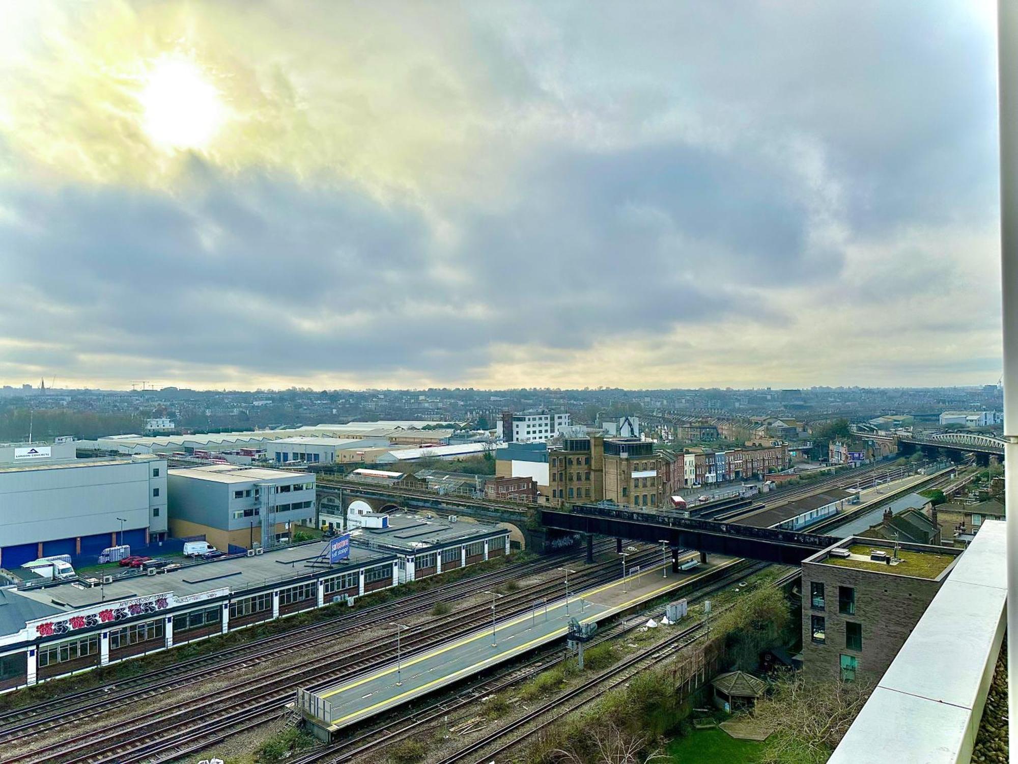 3 Bedroom Penthouse With Private Terrace, Battersea, Nine Elms Apartment