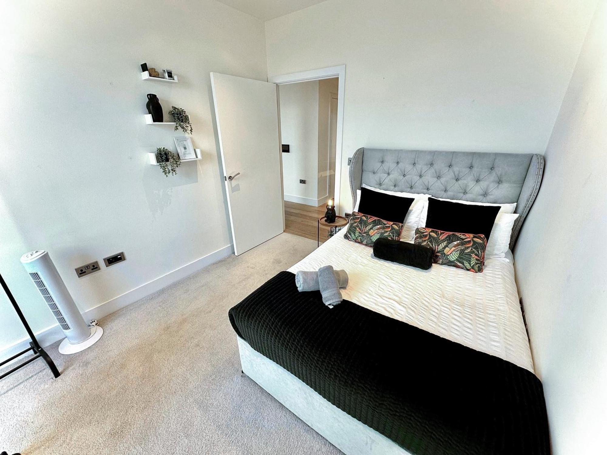 3 Bedroom Penthouse With Private Terrace, Battersea, Nine Elms
