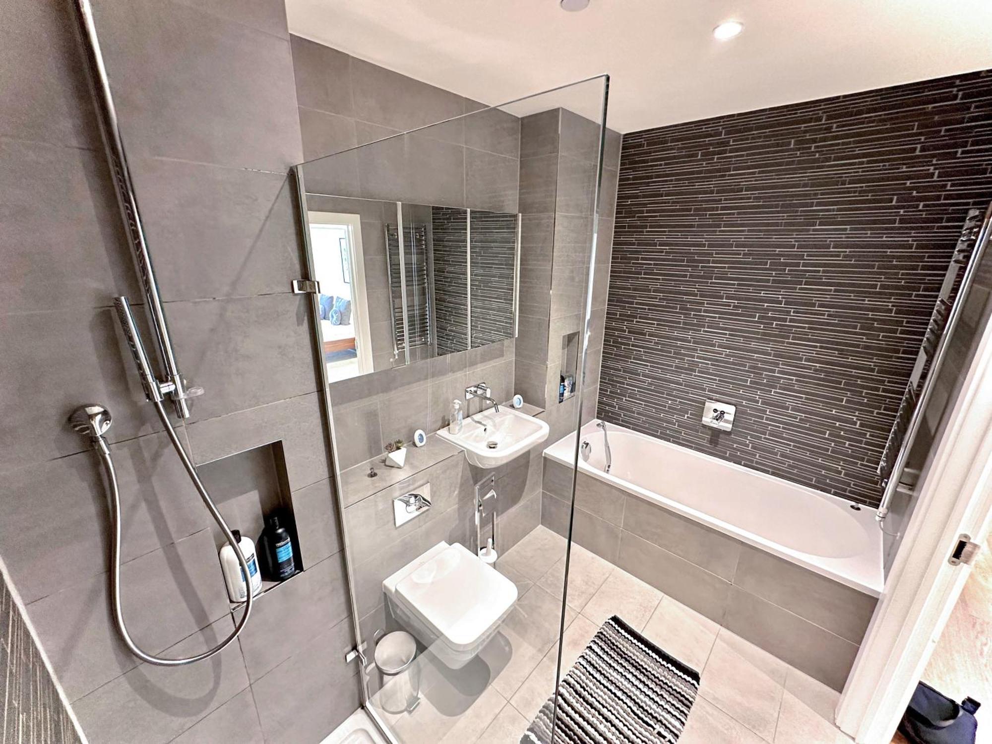 3 Bedroom Penthouse With Private Terrace, Battersea, Nine Elms *