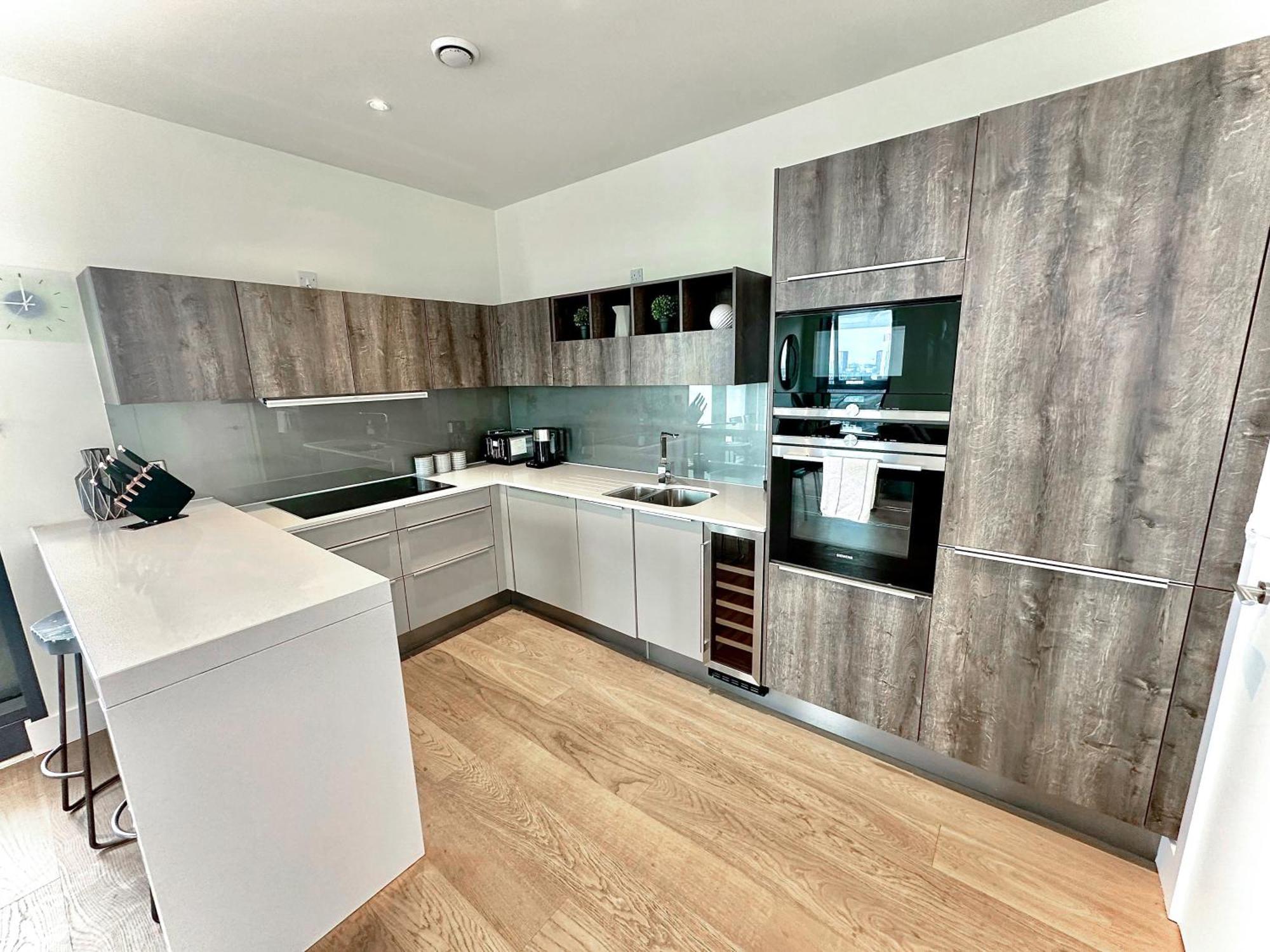 Apartment 3 Bedroom Penthouse With Private Terrace, Battersea, Nine Elms *