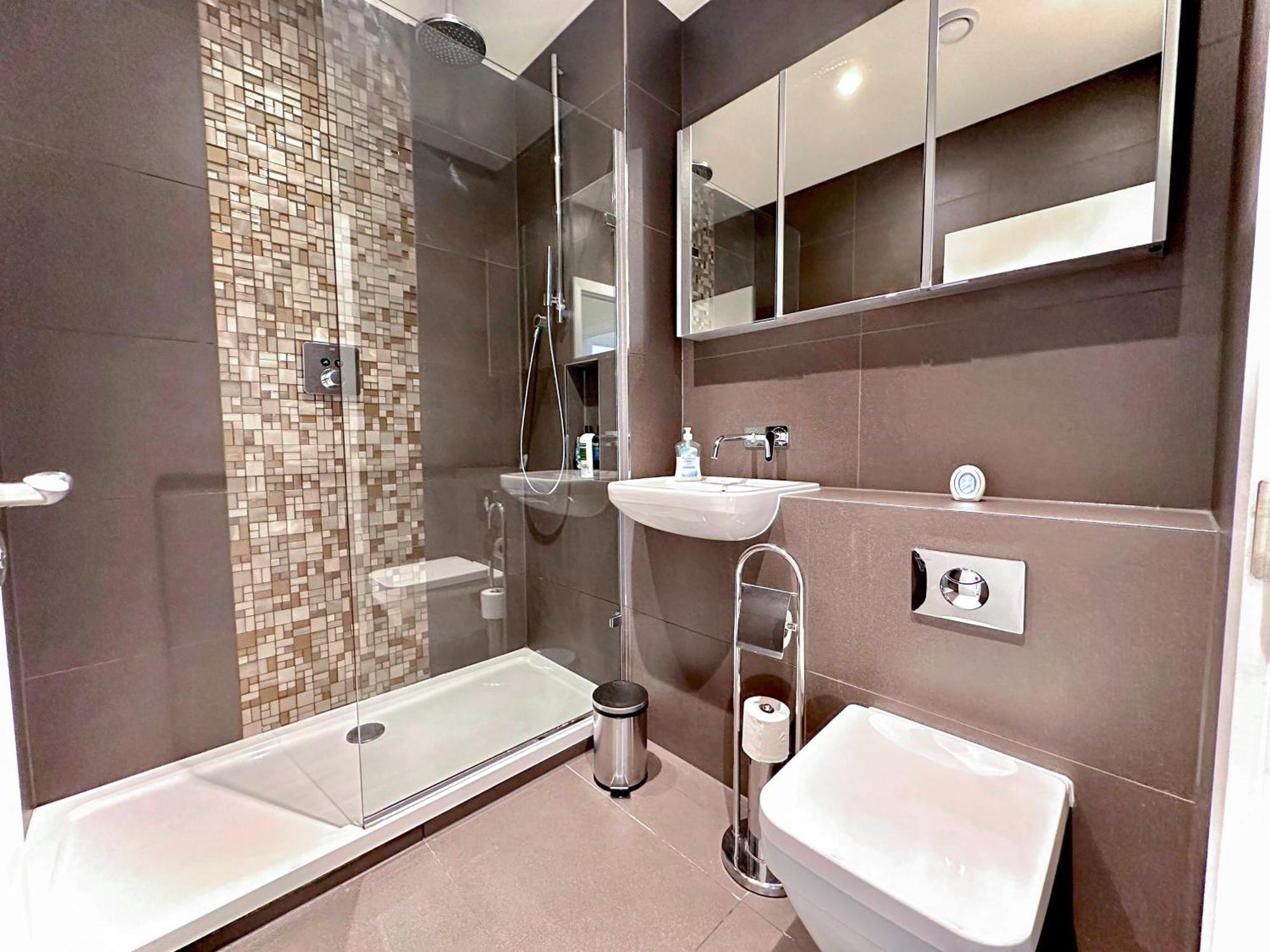 3 Bedroom Penthouse With Private Terrace, Battersea, Nine Elms * London