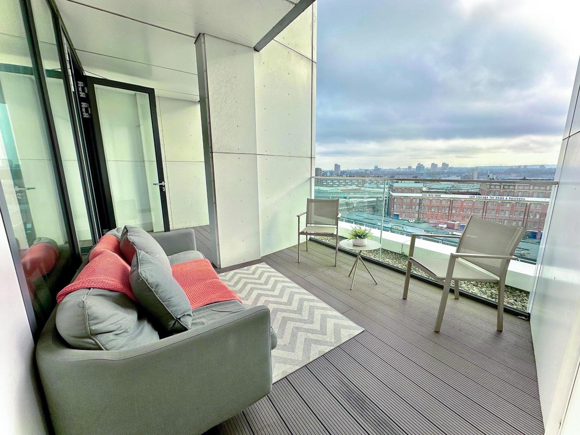 3 Bedroom Penthouse With Private Terrace, Battersea, Nine Elms *
